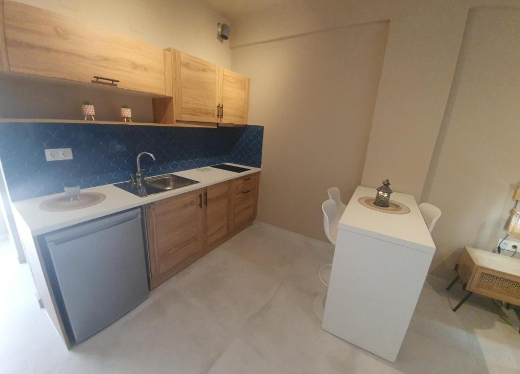 Self-catering kitchenette with sink, hob and cabinets